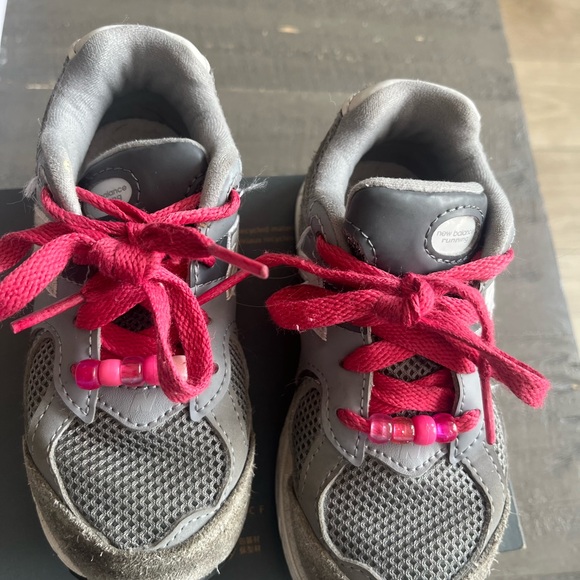 Kids Gray Size 9 New Balance 2002R with custom pink laces and beads - Picture 2 of 9